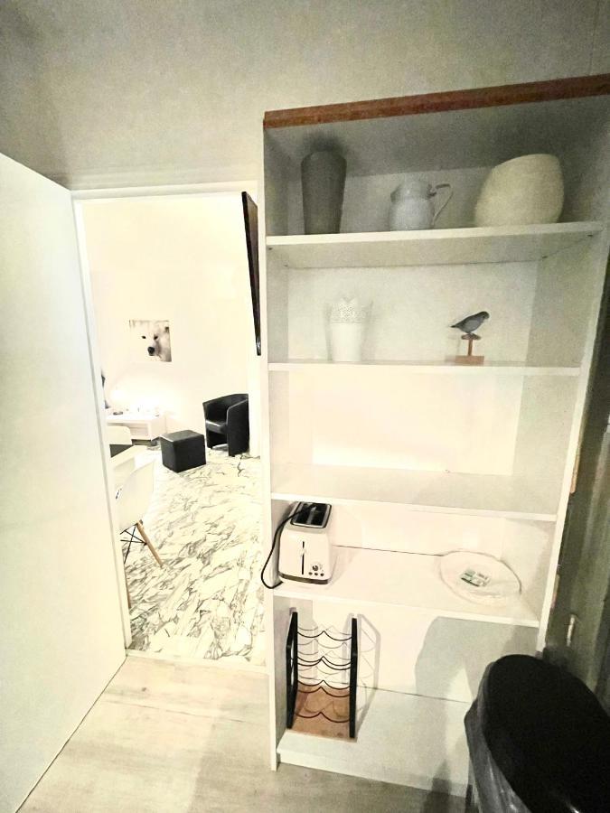 Emnice Apartment *